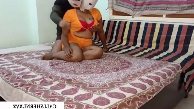 indian Hotel me ladki bulaya Boli bina mask ke nahi chudungi amateur