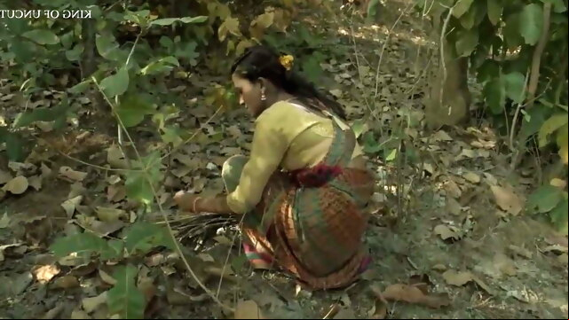 indian Super sexy desi women fucked in forest anal